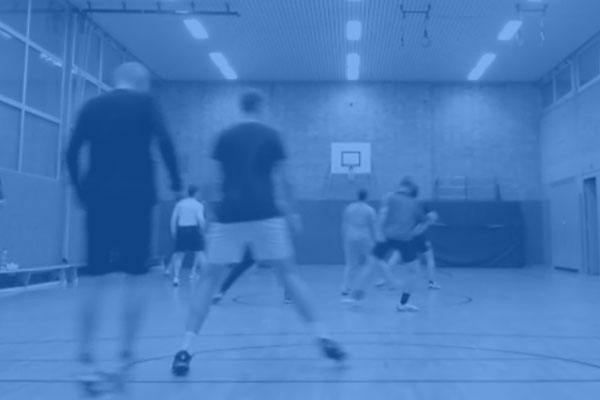 blank_blau_pexels li-sun-2294354