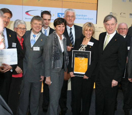 blank_blau_pexels li-sun-2294354