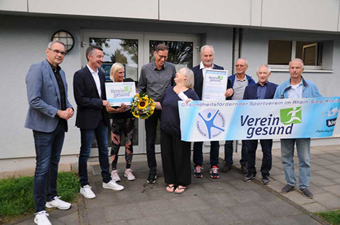 blank_blau_pexels li-sun-2294354